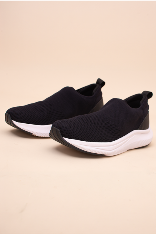 B.ON UNISEX LIGHTWEIGHT STRATUS TENNIS SHOES