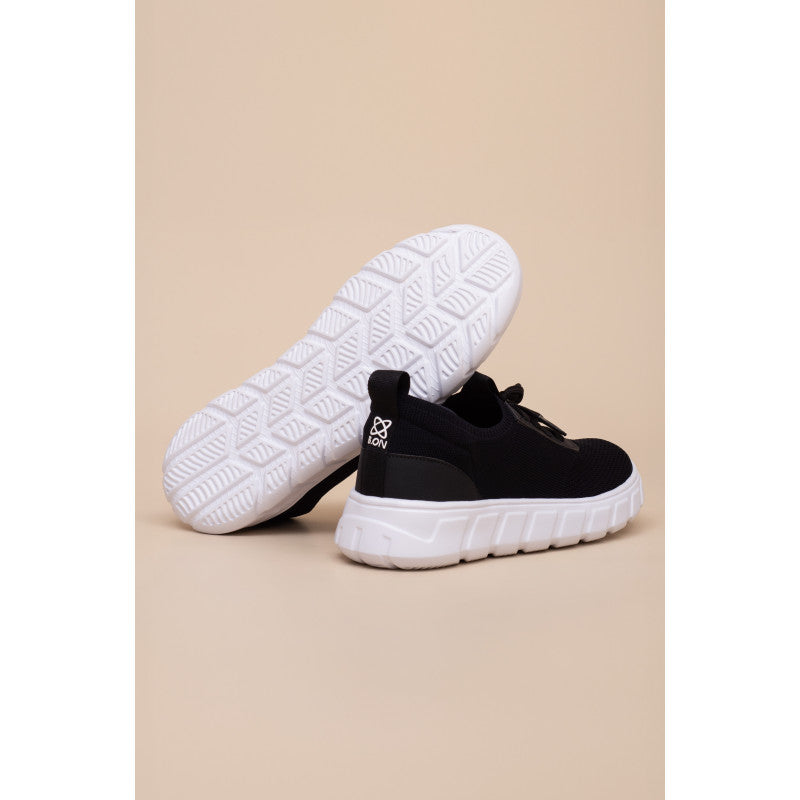 B.ON UNISEX LIGHTWEIGHT STRATUS TENNIS SHOES